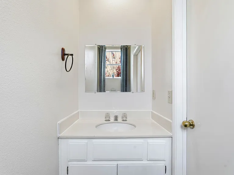 13901 Olive View Ln — Photo 15
