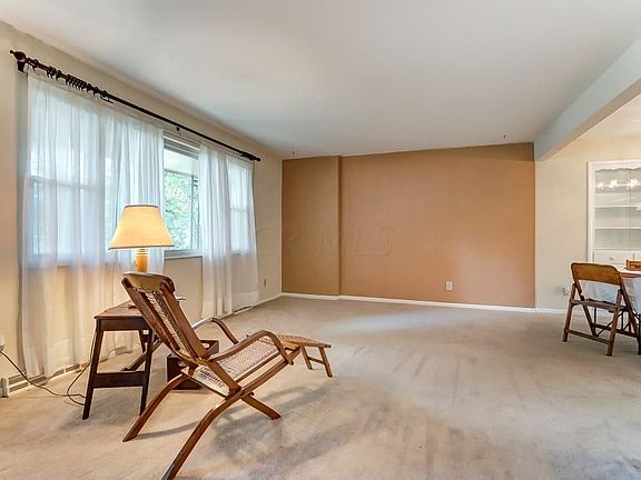 5th image of 264 Gary Lee Dr