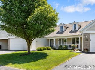 8872 N Peninsula Ct, Zeeland, MI 49464