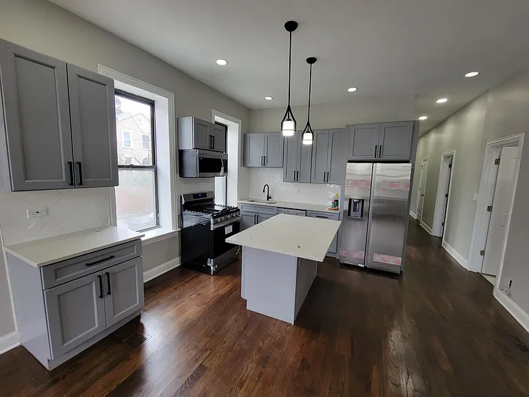 1157 W 19th St #1 — Photo 12