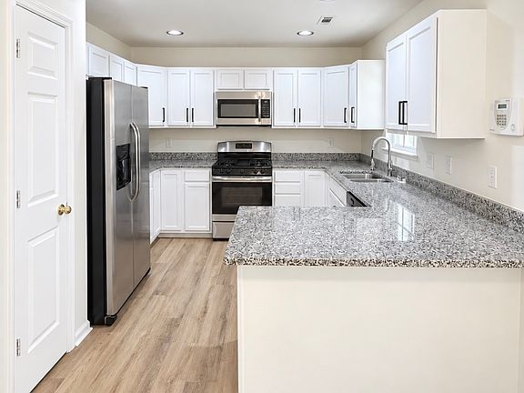 Kitchen features; granite countertops, lots of cabinets space & all kitchen appliances.