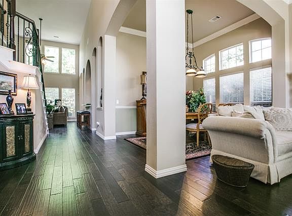 4th image of 2105 Watercrest Ct