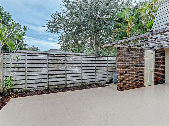 Home For Sale In Pga National