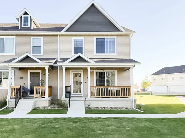 801 Oakmont Pl, Norwalk, IA 50211