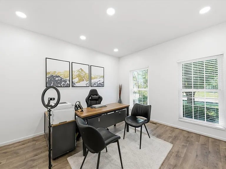 5920 Thornberry Ct — Photo 10