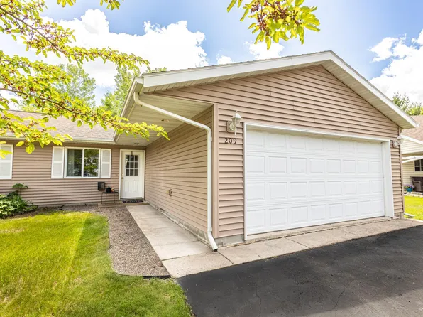 209 3rd St NE, Milaca, MN 56353