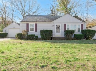 40 Gillan Ave, Warwick, RI 02886