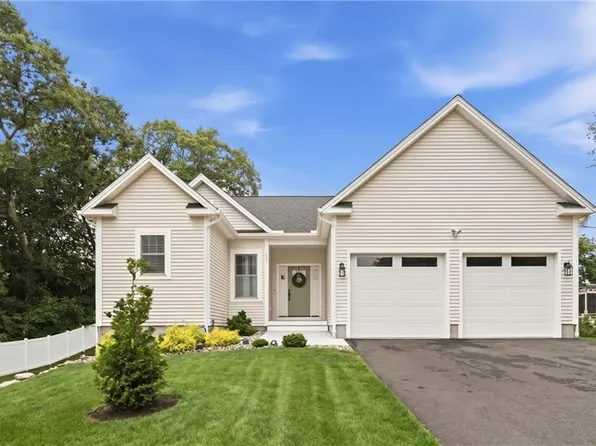 124 Oak St, South Kingstown, RI 02879