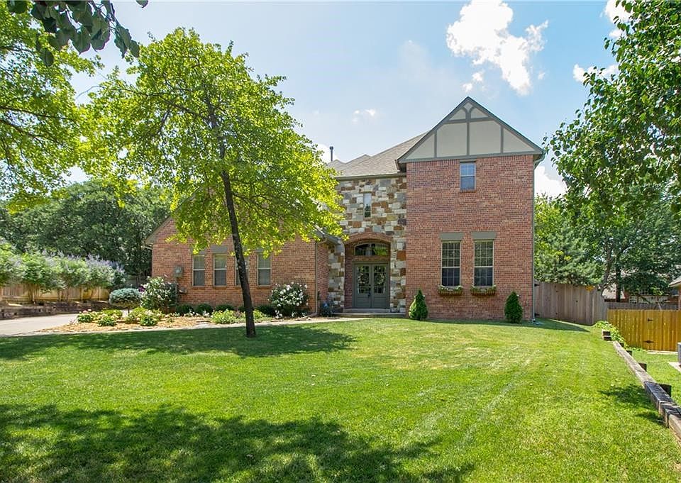 Beautiful Meticulously cared for home, both inside and out.  Lovely, easy care gardens - don't miss the pictures at the end of the list!