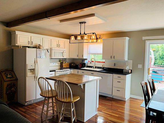5th image of 260 Meadowlark Ln