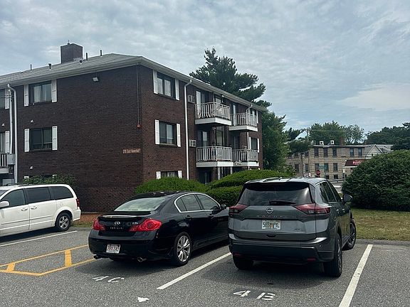 3rd image of 270 E Haverhill St APT 11
