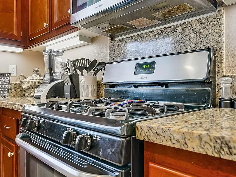 4460 Owens St #104 — Photo 32