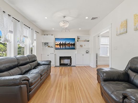 4th image of 334 Sea St