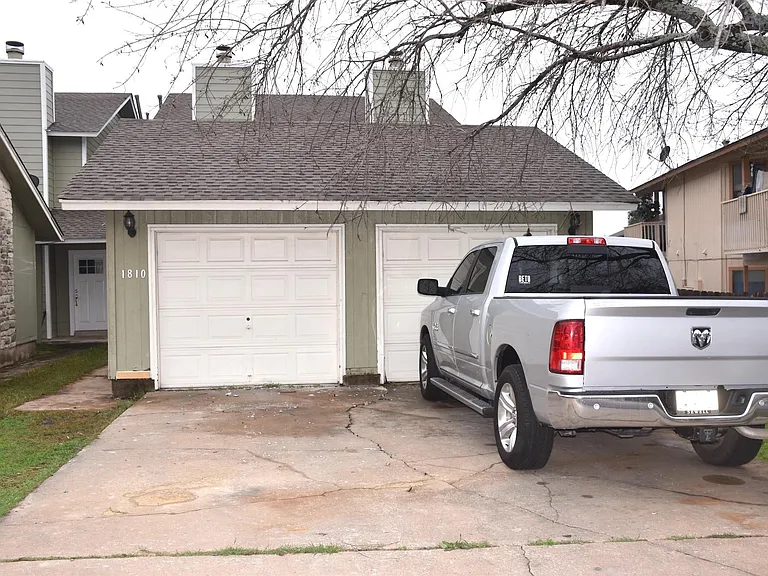 1810 Rawhide Loop — Photo 1