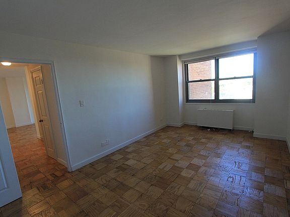 5th image of 6120 Grand Central Pkwy APT B301