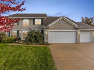 6905 Rolling Ridge Ct SW, Cedar Rapids, IA 52404