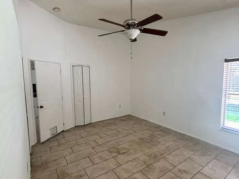 2713 Palm Isle Way — Photo 14