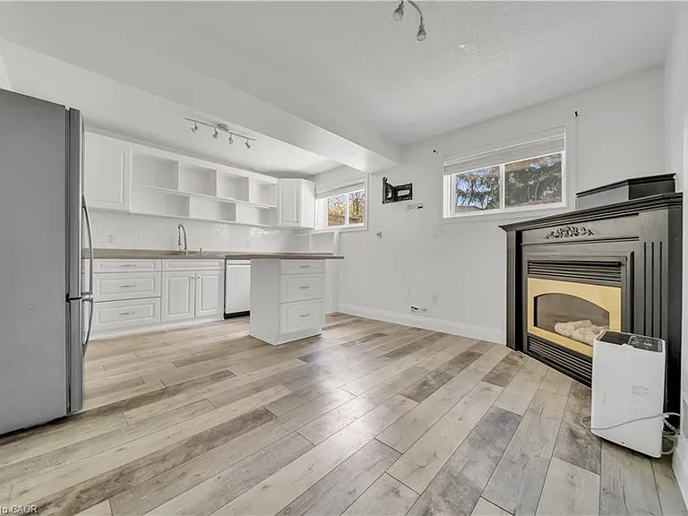 347 Keewatin Ave #LOWER — Photo 5