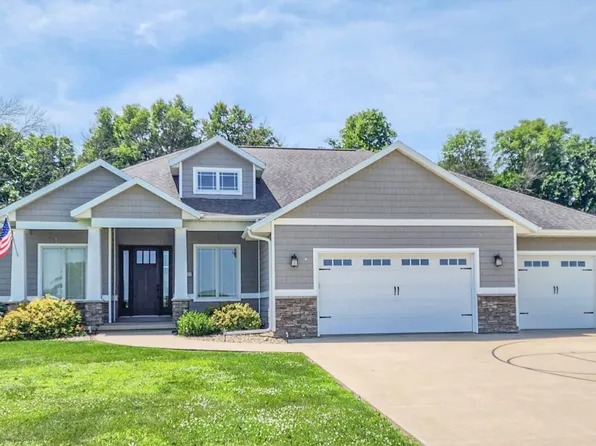 17080 185th St, Manchester, IA 52057