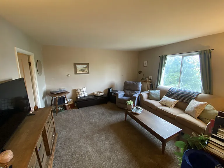 235 W Crescent St — Photo 11