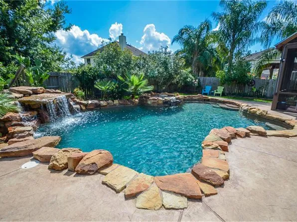 1330 Summer Terrace Dr, Sugar Land, TX 77479