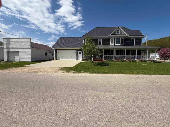 290 Main St NE, New Albin, IA 52160