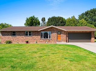 1307 Sunray Ln, Green Bay, WI 54313