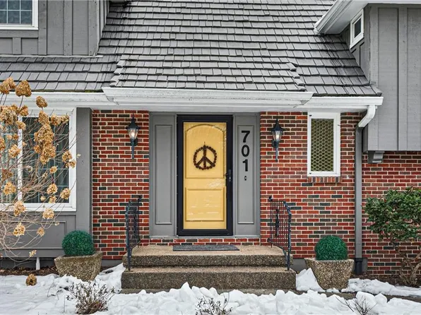 701 W 114th Ter, Kansas City, MO 64114