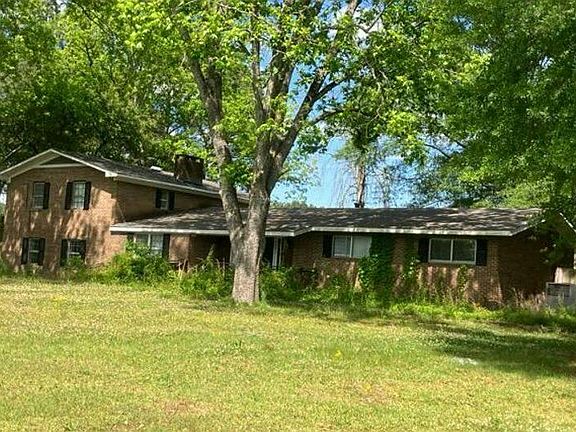 2nd image of 520 Coupland Rd