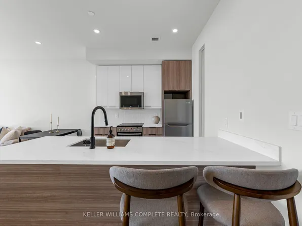 24 Augusta St #808, Hamilton, ON L8N 1P6