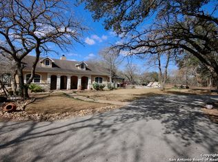 757 Killarney Rd, Floresville, TX 78114