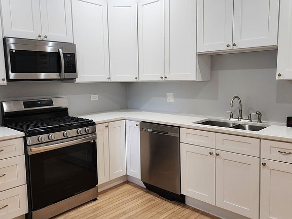 2nd image of 2009 N Sawyer Ave #2