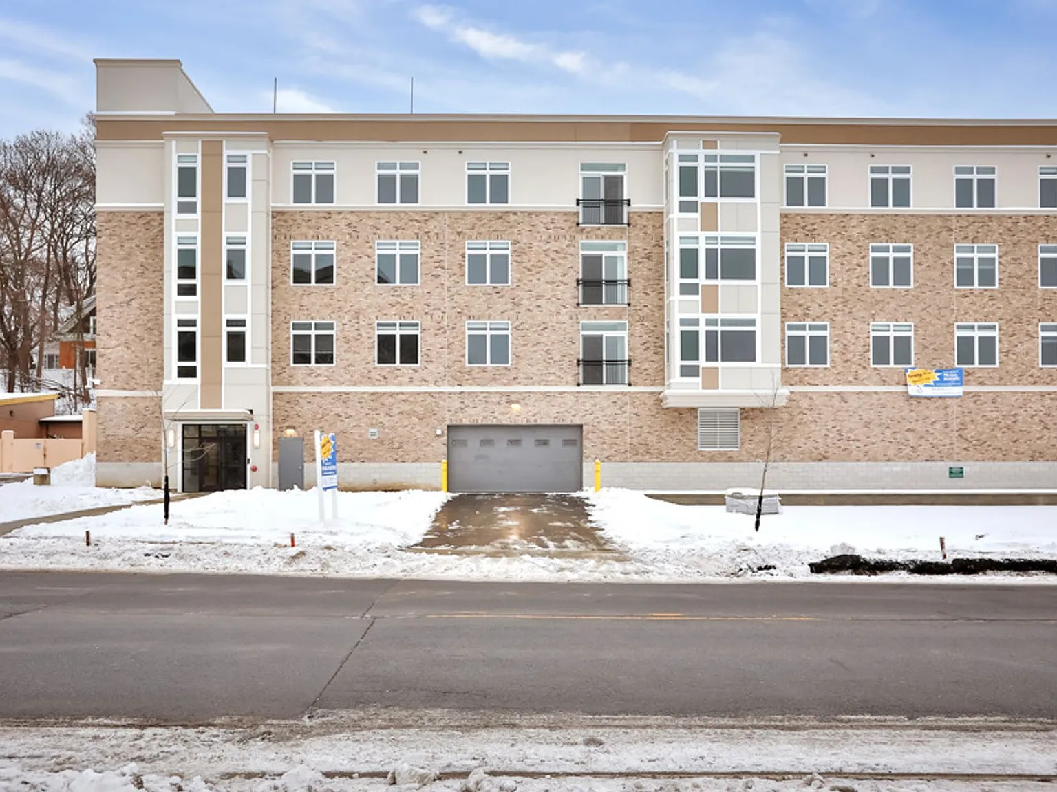 The Reserve on Hackett Apartments — Photo 2