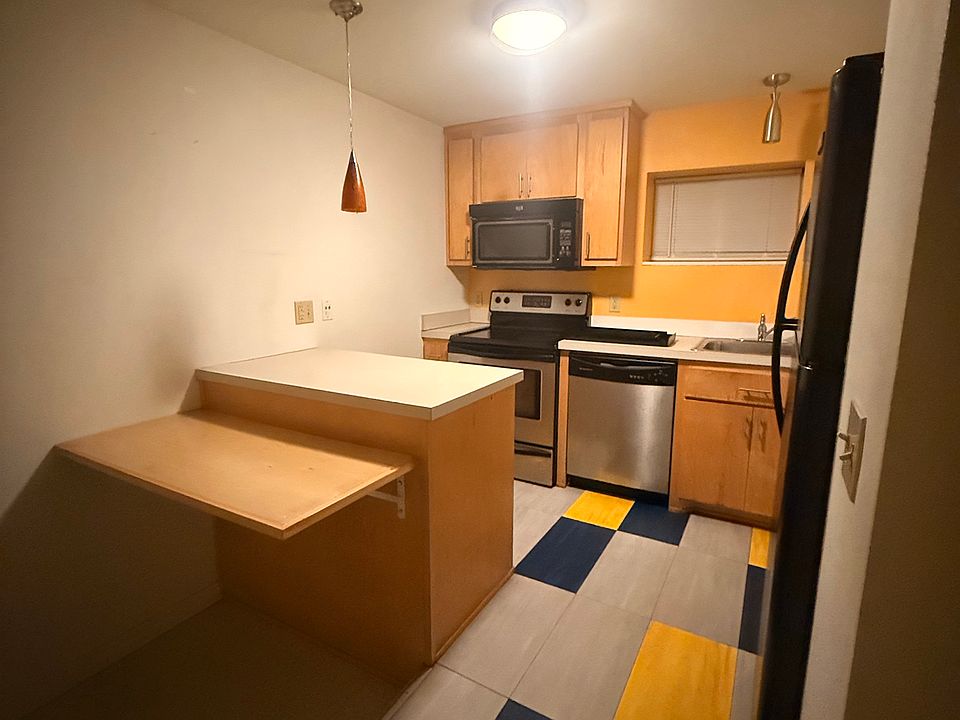 2nd image of 15 E Davidson St #3