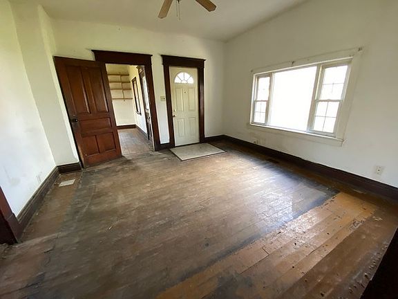 5th image of 534 Waddell St