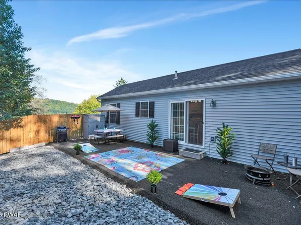 729 High St, Honesdale, PA 18431