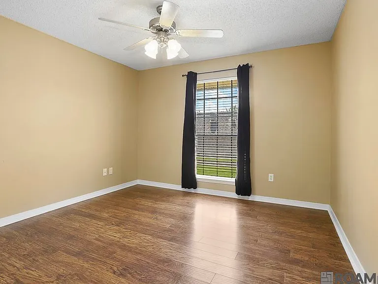 8500 Bluebonnet Blvd #22 — Photo 12
