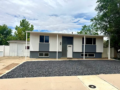 1058 W 400 N Photo 1