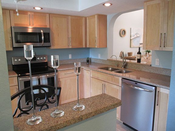 3rd image of 402 Pine Hollow Cir #402