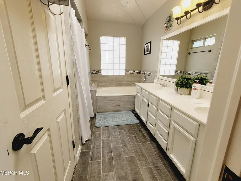 7401 Plaza Taurina Dr — Photo 17