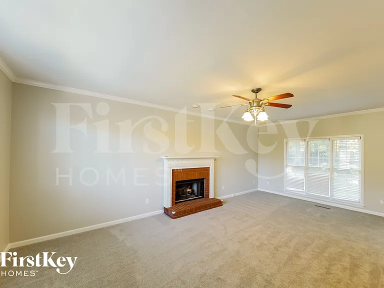 135 Grande View Ln — Photo 3
