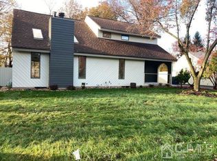 17 Erik Dr, North Brunswick, NJ