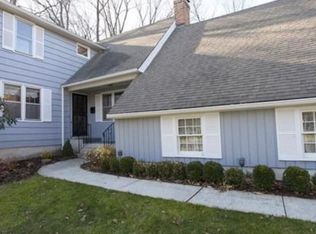 2 Cliffmount Dr, Bloomfield, CT 06002