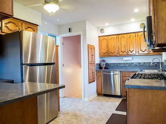 4th image of 209 N Stevenson Ln