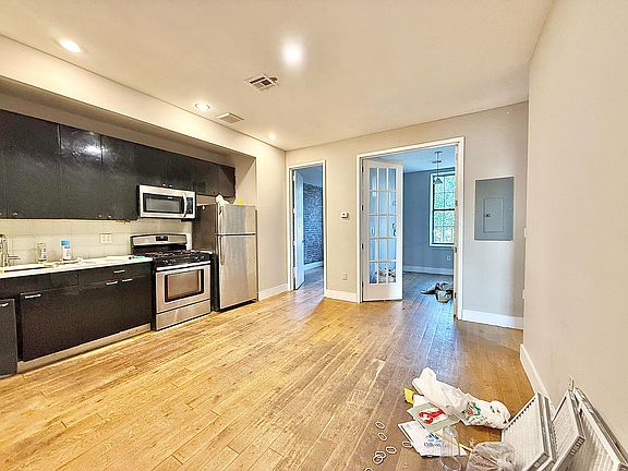 3rd image of 171 Suydam St #4L