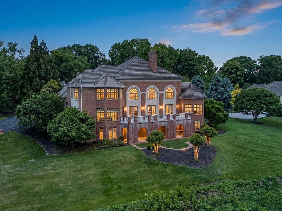 1st image of 815 Hillstead Dr