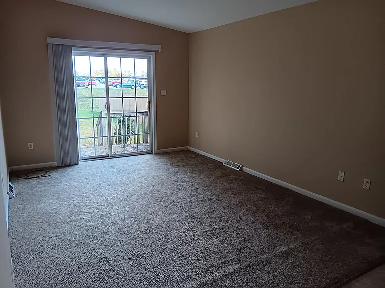215 Teel St — Photo 7