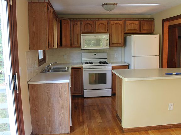 Kitchen with all appliances