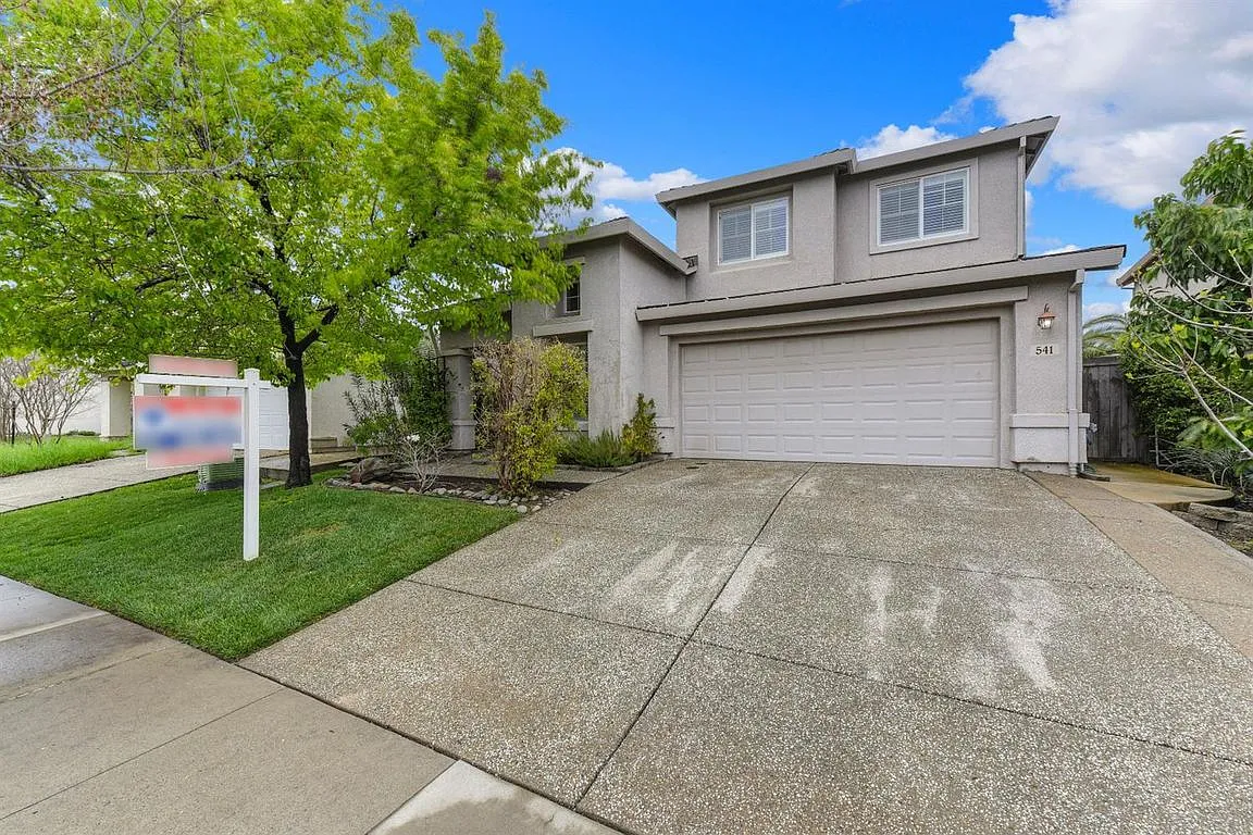 541 Regency Park Cir photo 1