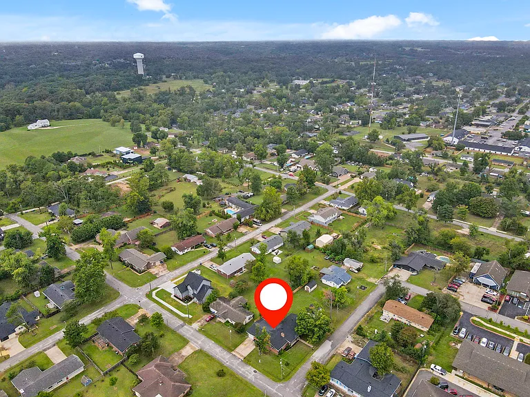 701 NW Ford Ln — Photo 2